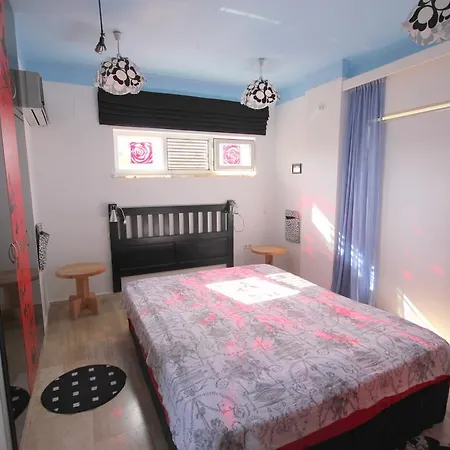 Poppy Villa